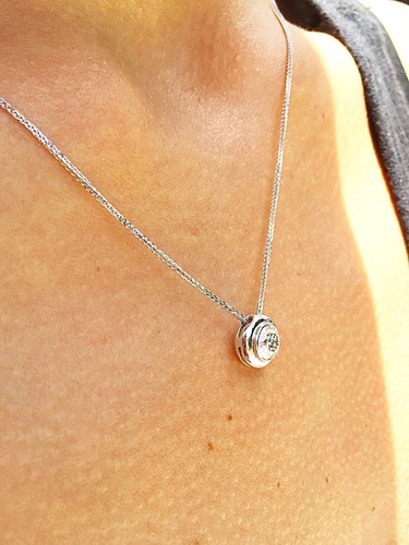 14k White Gold Round Cut Diamond Bezel Set Solitaire Necklace And Chain 0.50ct - Picture 3 of 12