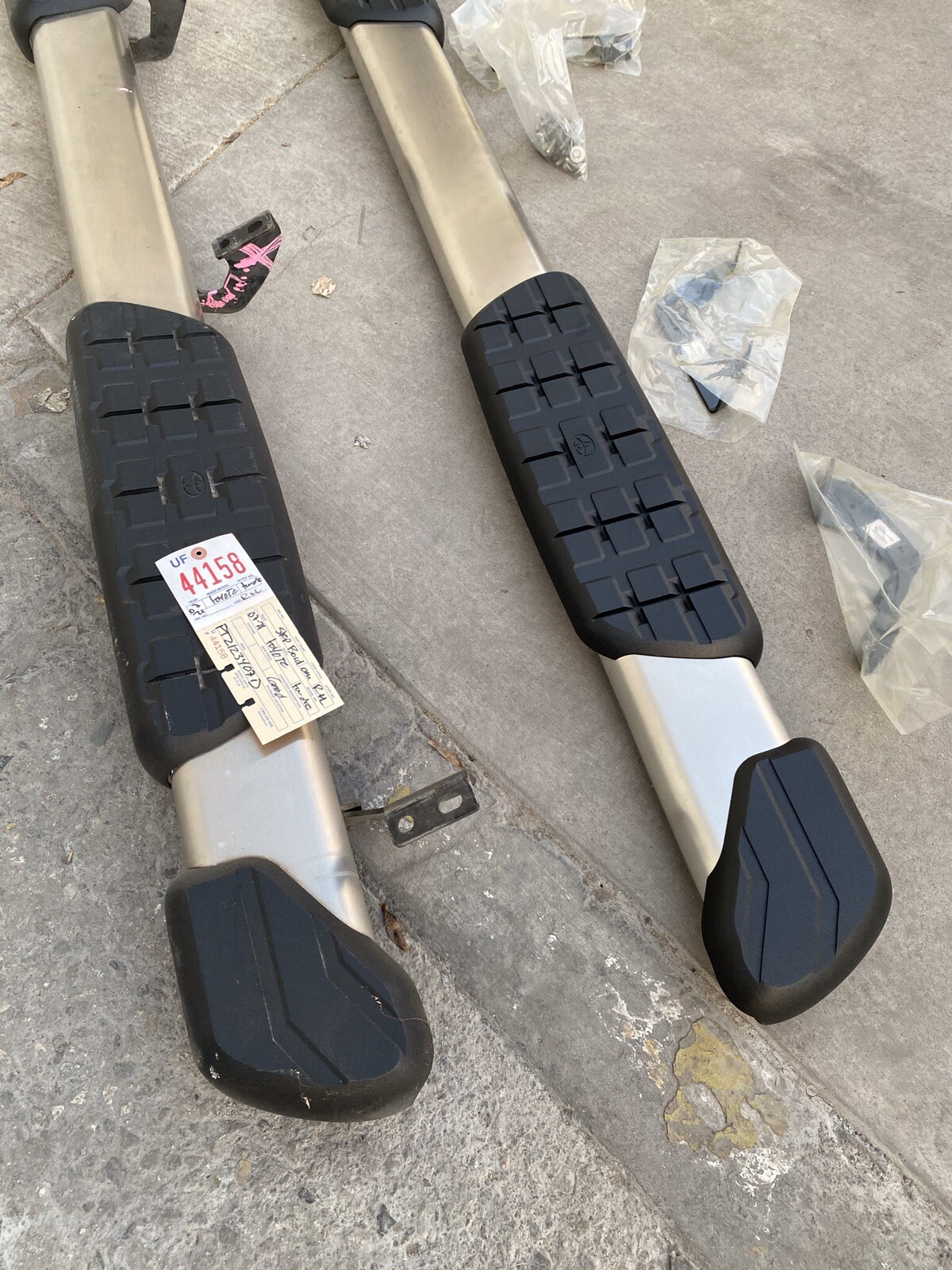 Toyota Tundra 2020 par de barras de plataforma de rodaje PT212 3407D