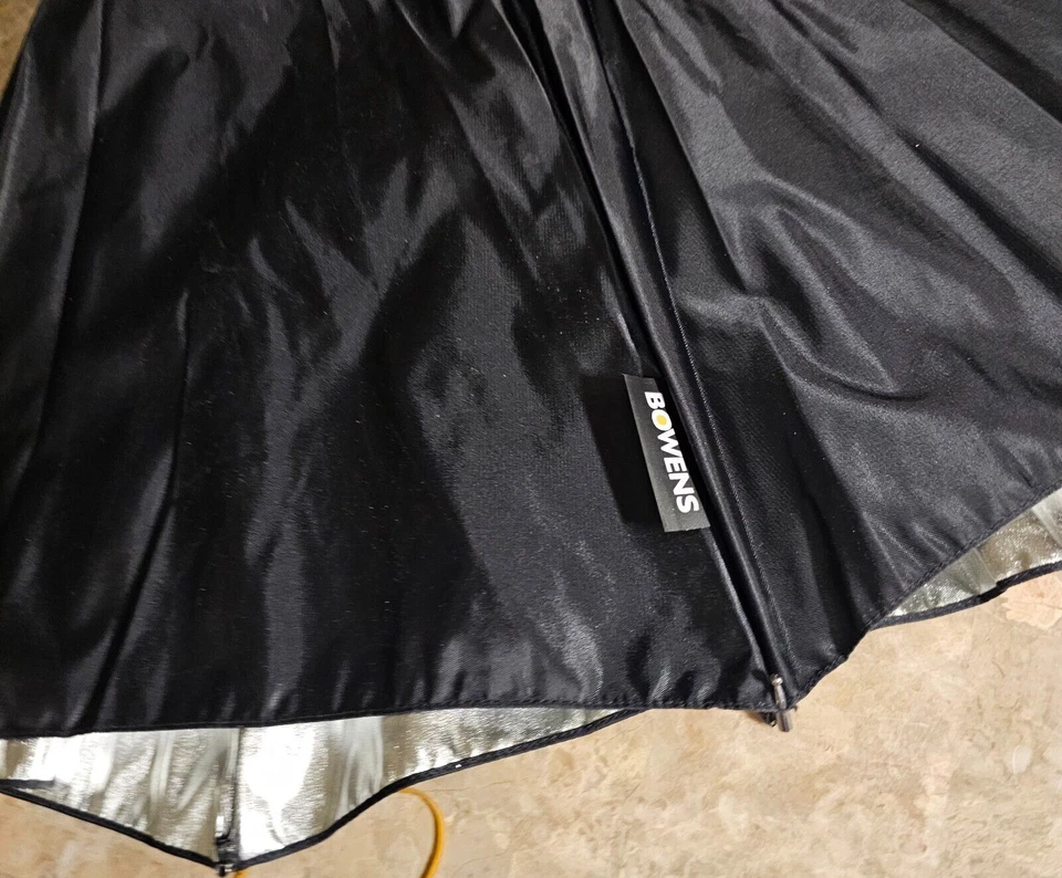 Bowens reflector/defelector/diffuser umbrella thing - image 3 of 4