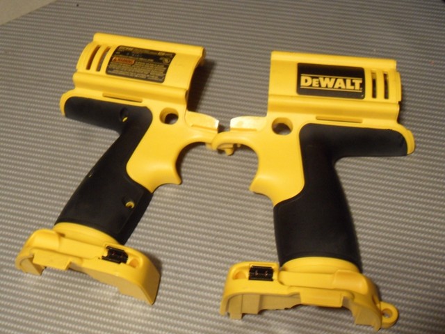 DeWALT Heavy Duty Auto Load-Unload Bit Holder w//PH2 Bit