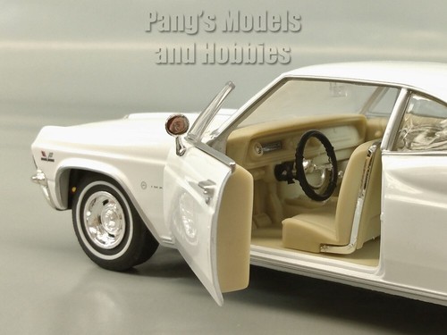 1965 Chevrolet Impala SS 396 1/24 Scale Diecast Metal Model by Welly - White - Picture 6 of 12
