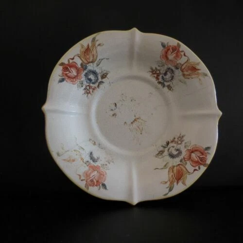 Assiettes arts de la table, cuisine du XXe siècle et récents originaux en faïence