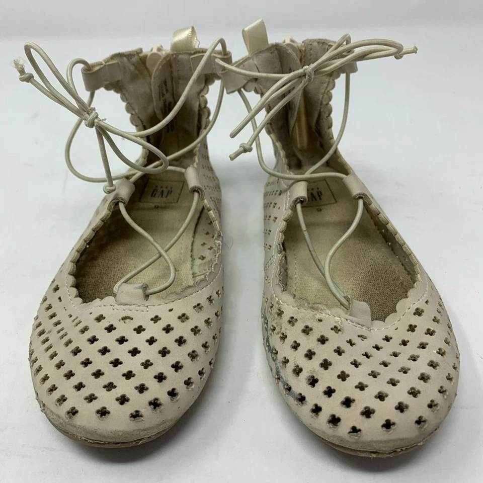 Gap perforated gladiator flat sandal size 9 kids - Image 2 of 4