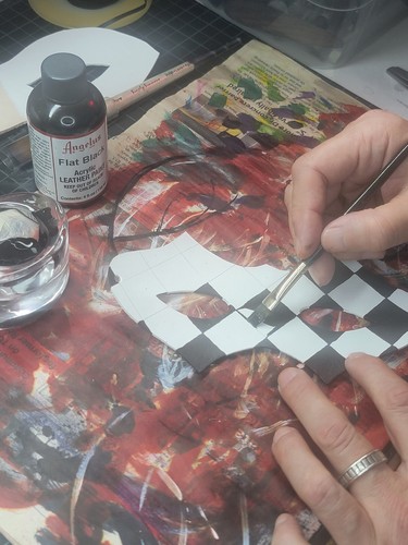 Elegant Black and White Diamond Premium Leather Masquerade Mask - Hand Painted - Picture 5 of 6