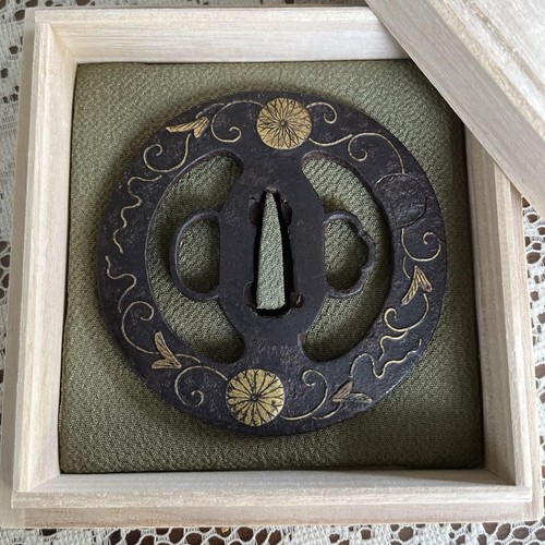 Tsuba Openwork iron with chrysanthemum crest old metalwork Japanese Antique - Picture 5 of 6