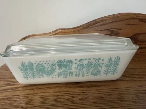 Pyrex Amish Butter print 1.5 Qt Refrigerator Dish With Lid