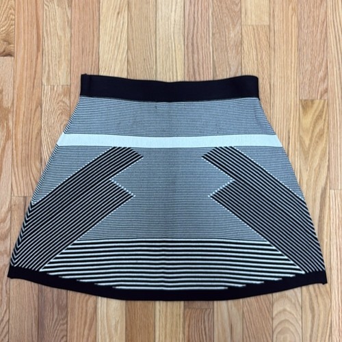 Olive & Oak Knit Skirt - size Medium - Picture 5 of 5