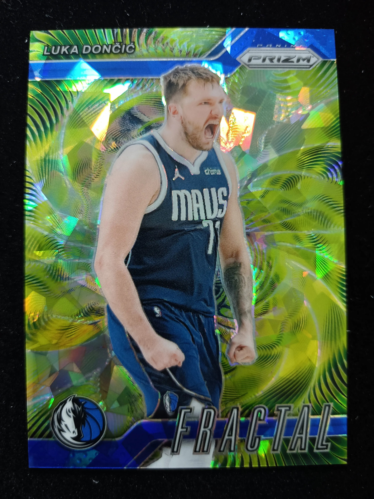 2024-25 Panini Prizm Fractal Blue Ice #4 Luka Doncic  008/125 Mavericks -BLX