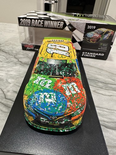 Kyle Busch 2019 Homestead Raced Win Version Nascar 1/24 Diecast Championship M&M - Picture 2 of 6