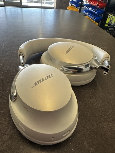 BOSE QUIETCOMFORT ULTRA BLUETOOTH WIRELESS NOISE CANCELLING HEADPHONES - Photo 10 sur 14