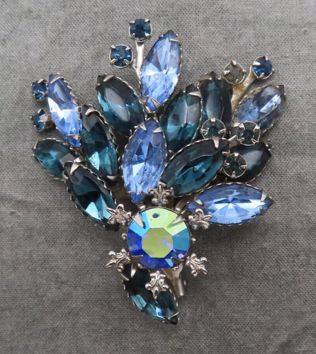 Beau Jewels Rhinestone Brooch Vintage Pin AB Blue Crystal Molded Glass 534c - Picture 1 of 11