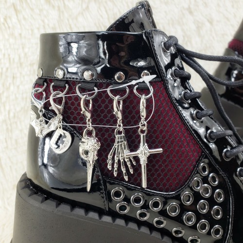 Botas al tobillo Stomp 18 góticas punk rock con dije plataforma cuña NY DEMONIA - Imagen 10 de 12