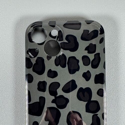 Funda para iPhone 13 - Gris Brillante y Negro Estampado Leopardo | Agarre Flexible - Imagen 11 de 14
