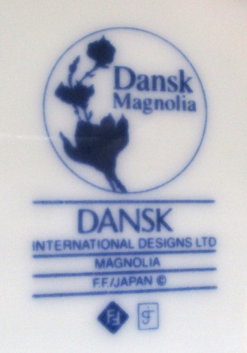 Ciotola per verdure coperta Magnolia by Dansk bianca con blu 7"X7" mai usata - Foto 6 di 6