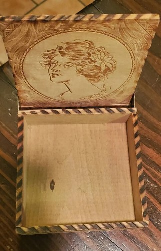 Antica scatola fazzoletto in legno pirografia Platt-Mascher 4" quadrato 1800-inizio 1900 - Foto 3 di 9