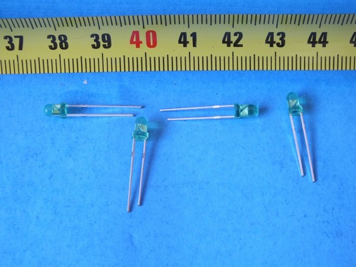 1000 pcs 3 mm 2 Pins Round Green LED Bulb Brightness Light Emitting Diode Lamp - Picture 1 of 5