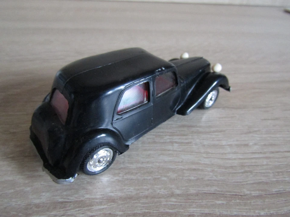 ancien minialuxe plastique 1/43 citroen traction 11CV   - Photo 3/4