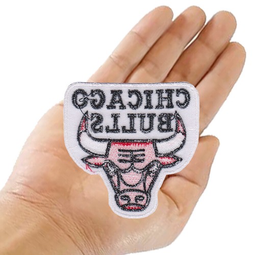 Venta al por mayor Chicago Bulls Fondo Blanco Logo Talla 3.0"x3.0" Hierro para coser Parches - Imagen 11 de 12