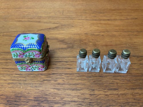 Peint Main LIMOGES FRANCE Blue &Pink Trinket Box With 4 Perfume Bottles Numbered - Picture 8 of 8