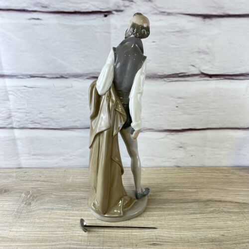 Retired Lladro porcelain Figure #305 Don Quixote Desafiante Reading 14.2" - Picture 6 of 10