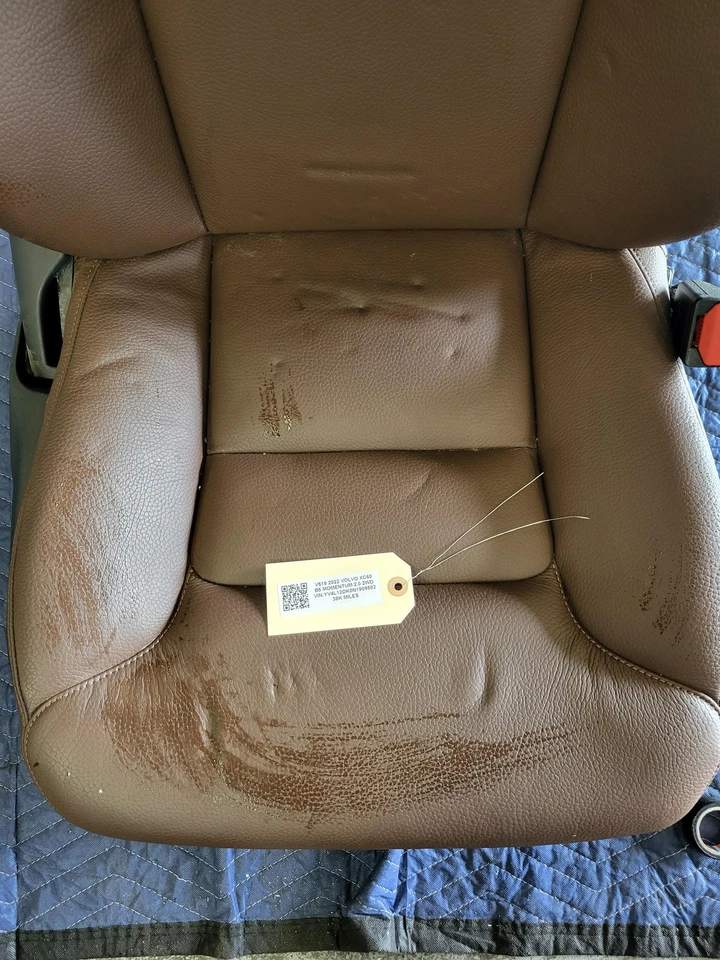 Asiento de pasajero delantero derecho Volvo XC60 2022 2,0 L tracción delantera usado OEM Foto 3 de 4
