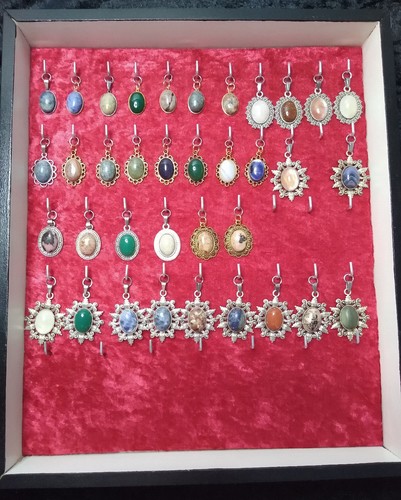 36-teilges Schmuck-Konvolut - Anhänger - Neu - Halbedelsteine mit Schaukasten - Bild 1 von 11