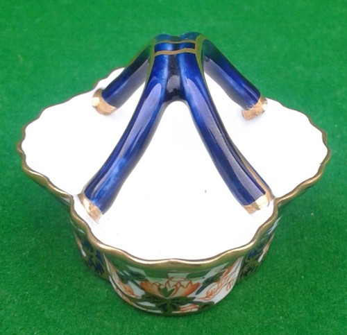 ROYAL CROWN DERBY IMARI “OLD WITCHES” MINIATURE BASKET - DATED 1931. - Picture 6 of 15