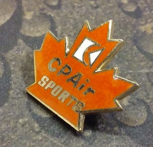 CP Air Sports Vintage Pin Insignia Naranja Hoja de Arce - Imagen 2 de 3