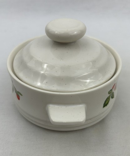 Vintage SHEFFIELD Strawberries ‘N Cream Stoneware Sugar Bowl Lidded Casserole - Picture 3 of 14