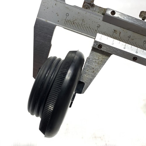 Engine Oil Filler Cap For Nissan Sunny Sentra B11 Toyota Hilux RN25 RN20 Pickup - Picture 6 of 7