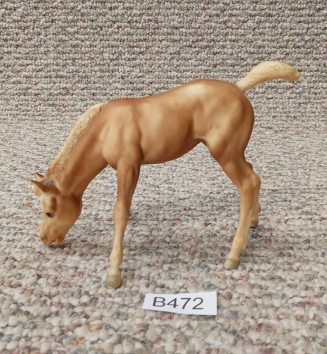 Breyer Vintage Traditional Palomino Grazing Foal - Picture 3 of 11