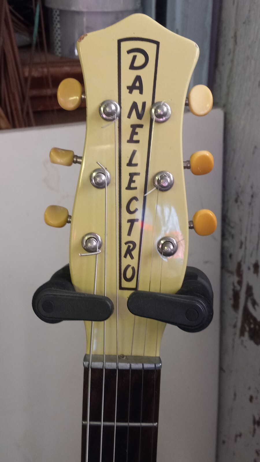 DANELECTRO vintage u2 reissue -KOREAN- DADDY O YELLOW-WITH EXTRAS - Picture 3 of 11