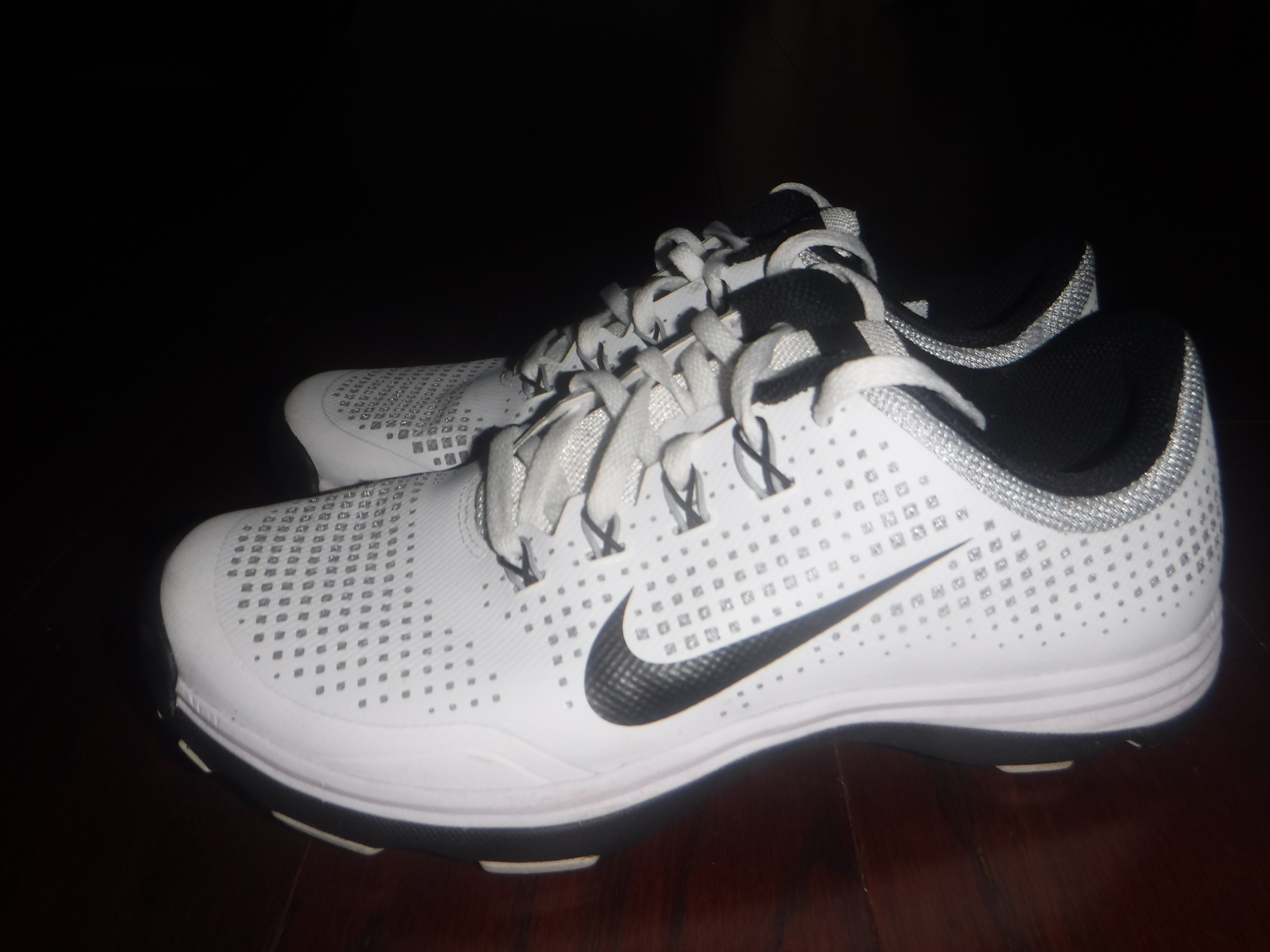 NIKE LUNARLON WHITE GOLF SHOES / SNEAKERS MENS 7.5 / 40.5 NIKE LUNARLON WHITE GOLF SHOES / SNEAKERS MENS 7.5 / 40.5