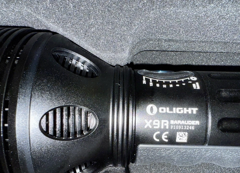 Linterna recargable Olight X9R Marauder de 25000 lúmenes ideal para uso intensivo Foto 2 de 4