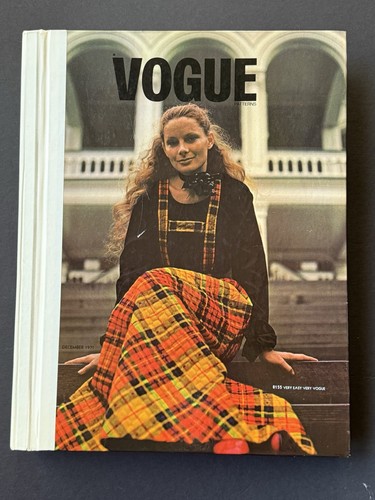 RARE Vintage *VOGUE COUTURE WOMENS PATTERN BOOK 1971 Hardcover CATALOGUE FASHION - Picture 1 of 24