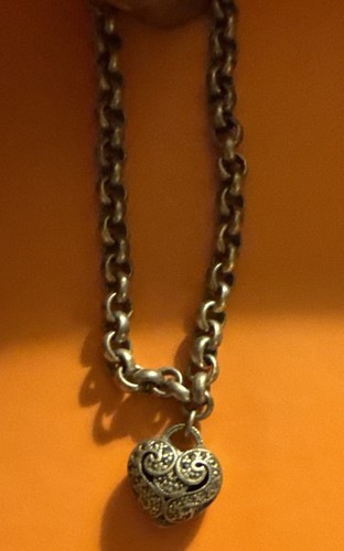 Silberfarbenes Armband mit Herzanhänger - Bild 5 von 5