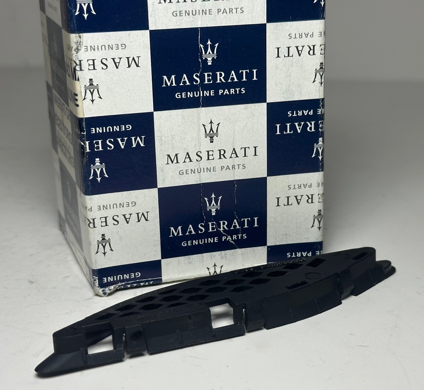 2014-2019 MASERATI LEFT DRIVER SIDE FRONT FENDER VENT GRILL TRIM 670023905 OEM