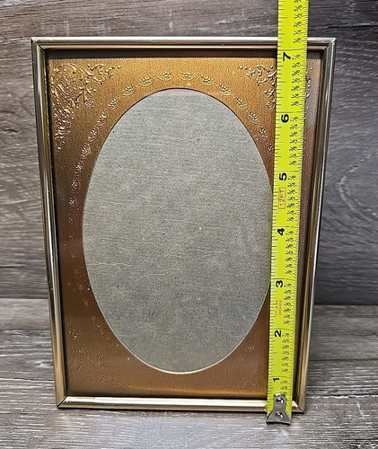 Cornice portafoto vintage MCM 4x6 metallo tono oro tappetino in rilievo inserto foto - Foto 6 di 21