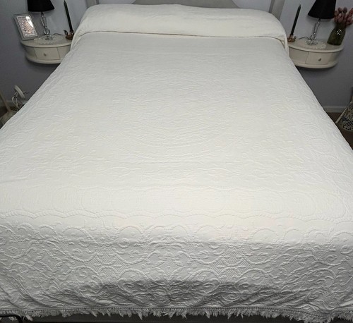 Vtg Matelasse Bedspread Coverlet Full/Queen White Medallion with Hearts - Bild 2 von 16