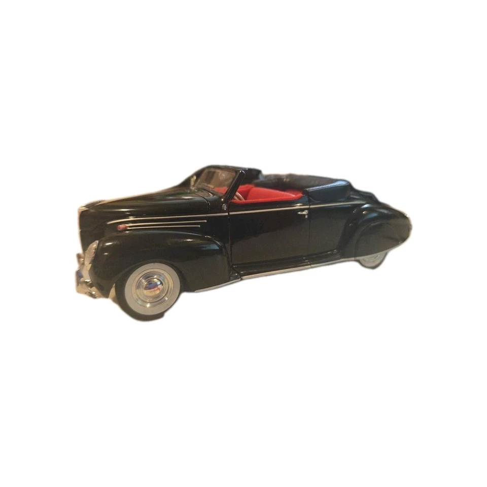 1939 Lincoln Zephyr Convertible Signature 1:32 Black Exterior Red Interior... - Image 3 of 4