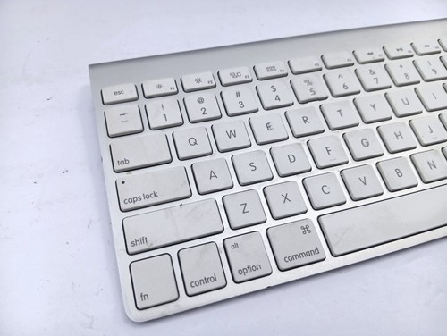 Official Apple Wireless Bluetooth Keyboard - (MC184LL/B) - A1314 UD - Picture 3 of 14