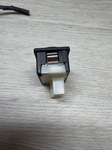 2006-2008 BMW 530xi Sport Wagon E60 Trunk lid lock Close Control Switch Button - Picture 8 of 13