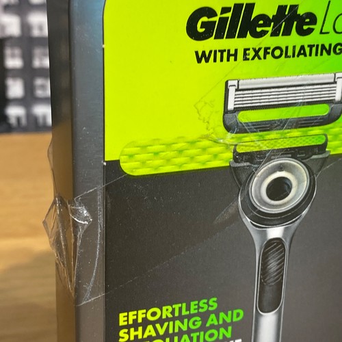 π’ Gillette Labs Razor with Exfoliating Bar + Magnetic Stand Travel Case EU - Picture 3 of 22