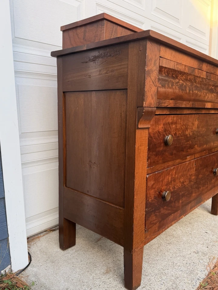 Cajonera con paso trasero de caoba llama del Imperio Americano alrededor del siglo XIX Foto 3 de 4