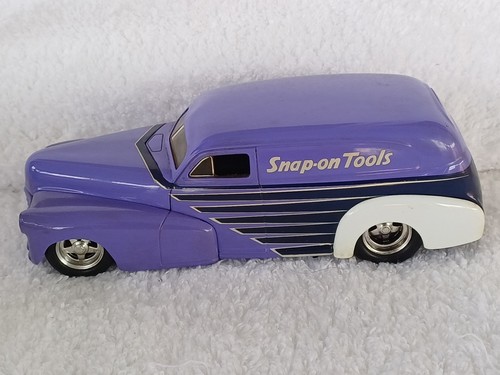 Speccast Snap-On Tools 1946 Chevrolet Street Rod Die Cast Coin Bank scala 1:25 - Foto 4 di 9