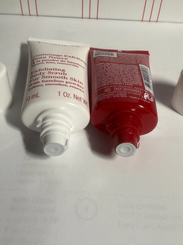 Crema y exfoliante corporal exfoliante CLARINS Body Fit Skin Smoothing Expert, 1 oz cada uno Foto 3 de 4