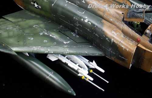 Award Winner Built 1/32 F-4C Phantom II 7499.433rd TFS/8th.TFW.1967 Vietnam - Picture 13 of 24