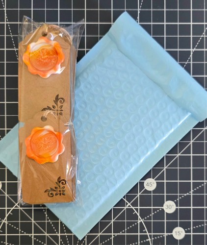 Set of 10 Kraft paper wax seal Orange Bee Tags - Picture 3 of 4
