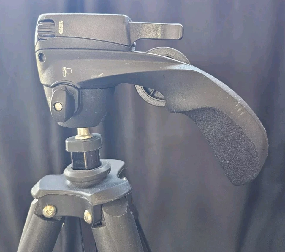 Manfrotto - 61" Compact Action Aluminum Folding Tripod - Black (MKCOMPACTACN-BK) - Image 2 of 4