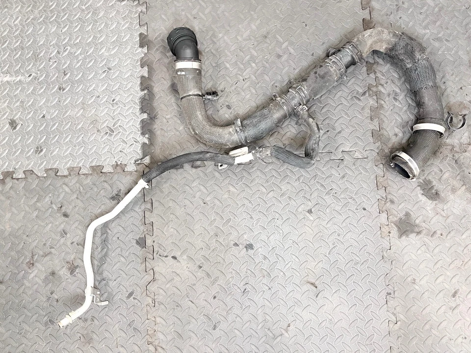 20-22 GMC SIERRA 2500 3500 HD ENGINE COOLAT OUTLET HOSE PIPE TUBE OEM - Image 2 of 4